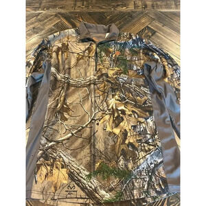 Realtree Camouflage Men's Sweater with Gray Accents